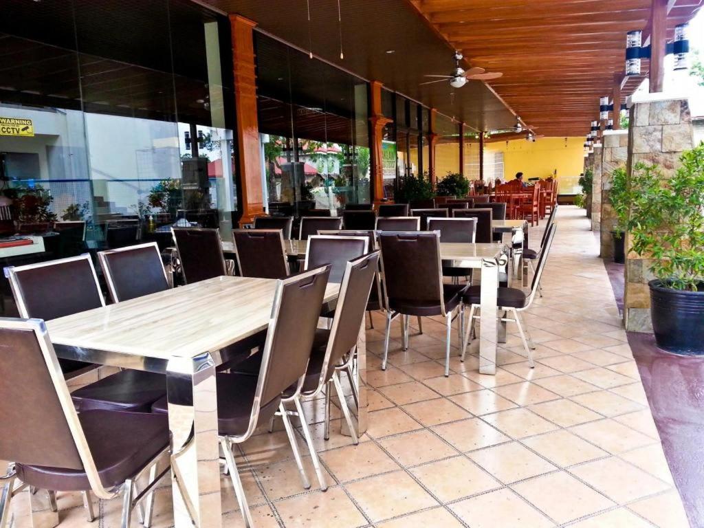 קאליבו The Premiere Business Hotel מראה חיצוני תמונה